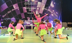 RR Formation Girl 052